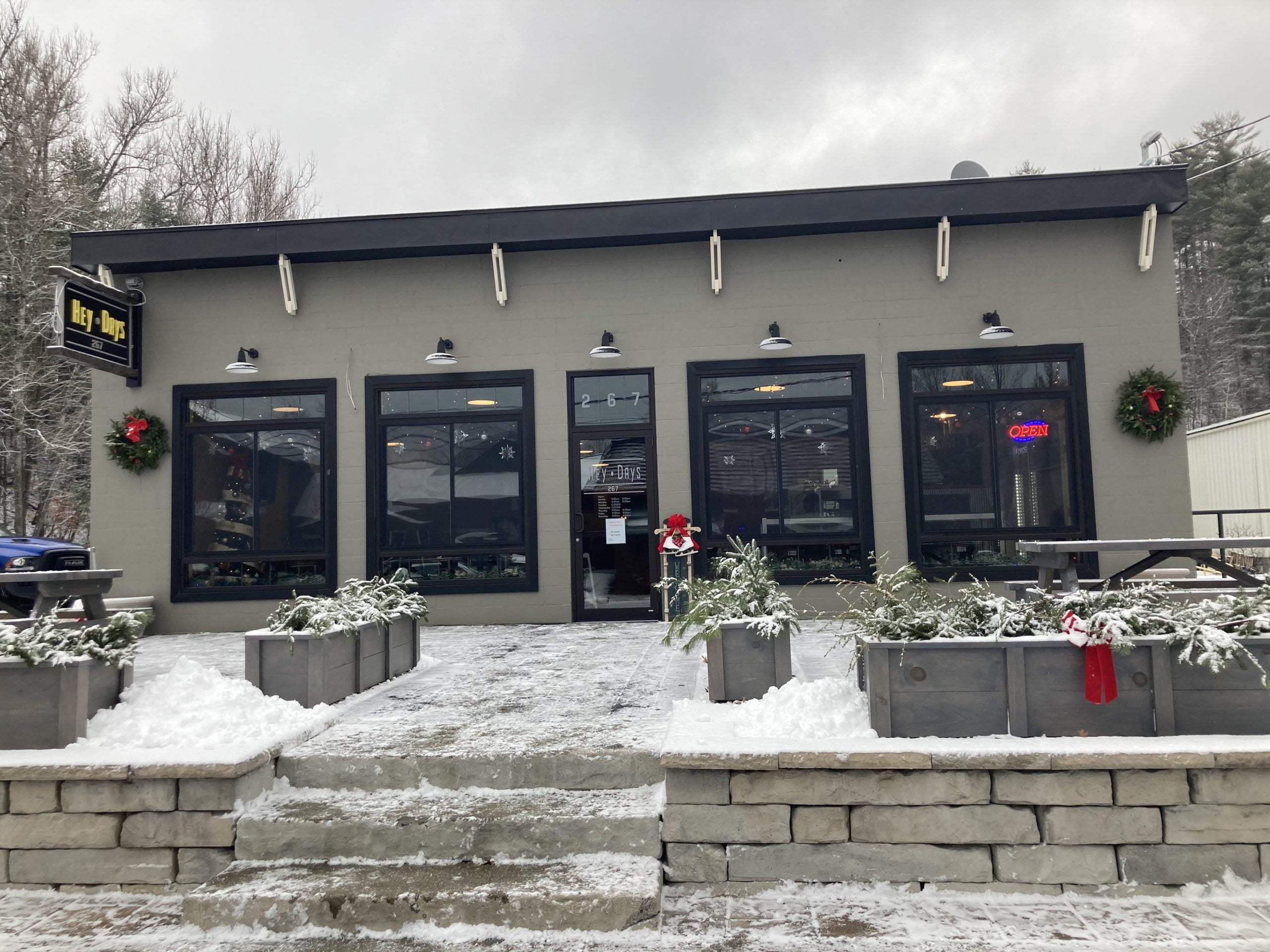 the front of a restaurant with snow on the ground